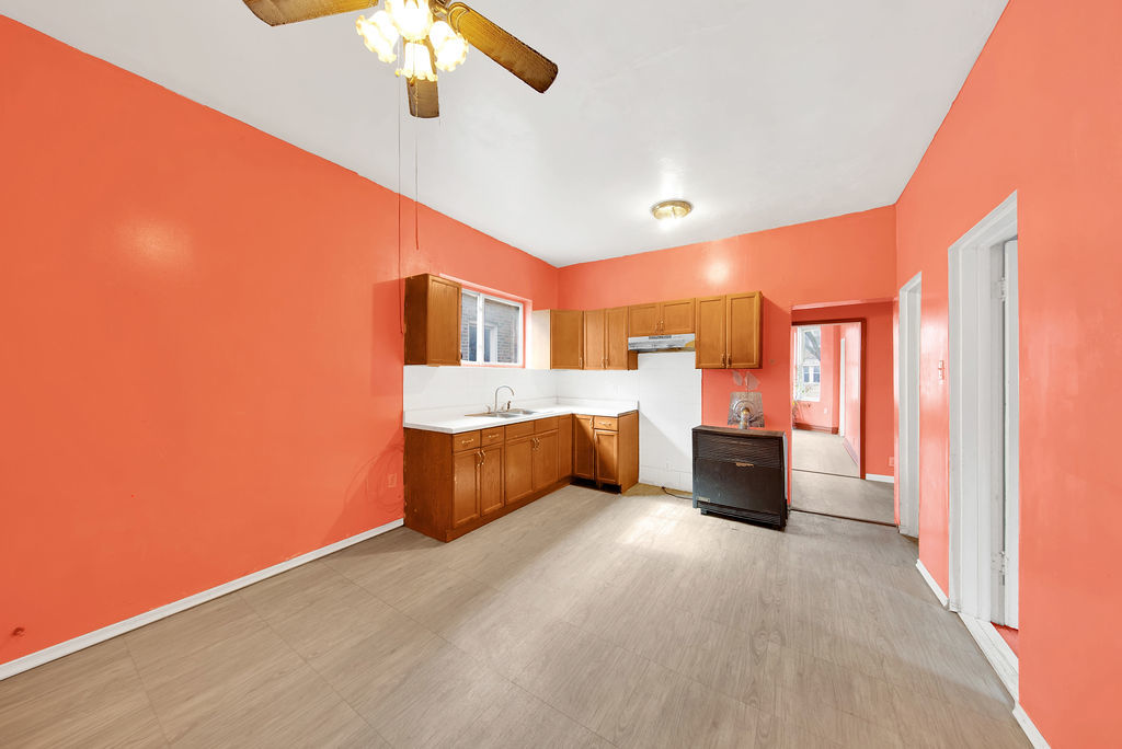 2335 S Hamlin Avenue Property Photo 6
