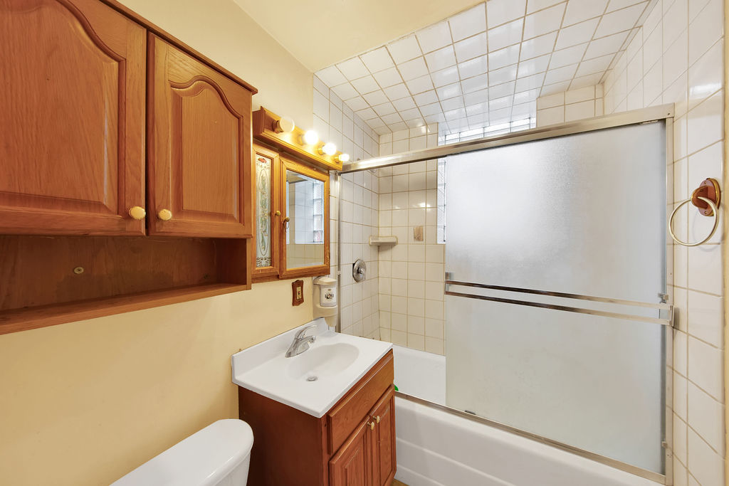 2335 S Hamlin Avenue Property Photo 11