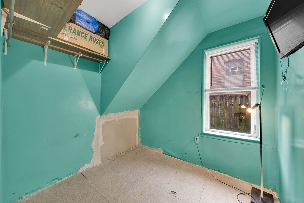 2335 S Hamlin Avenue Property Photo 14