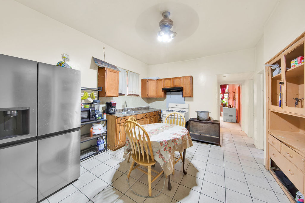 2335 S Hamlin Avenue Property Photo 17