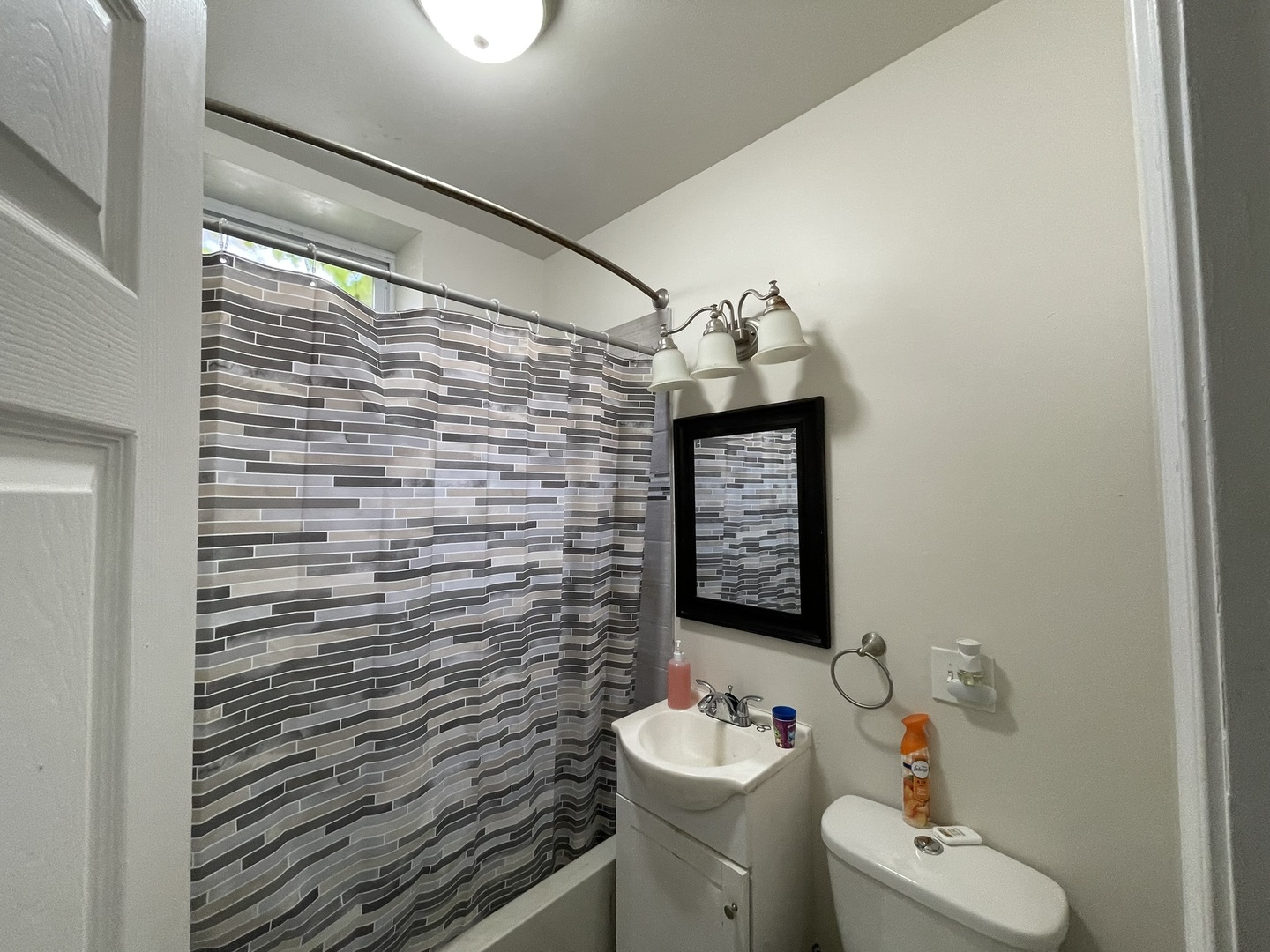 7621 S Lowe Avenue Property Photo 10