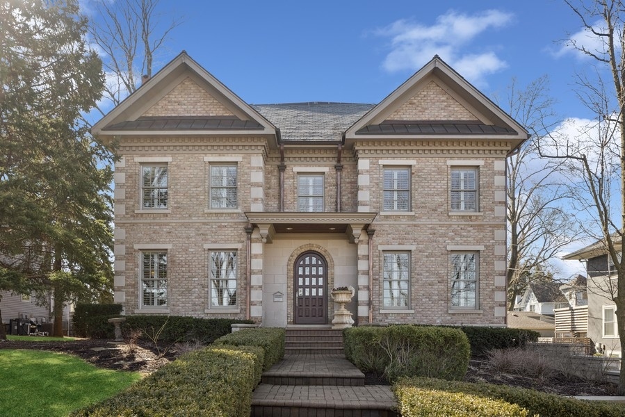 216 E Chicago Avenue Property Photo