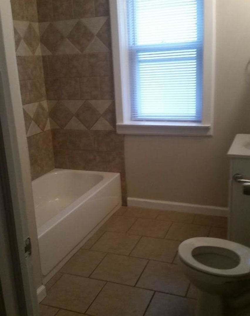 7921 S Hermitage Avenue Property Photo 6