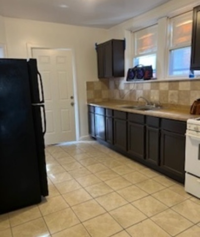 7921 S Hermitage Avenue Property Photo 14