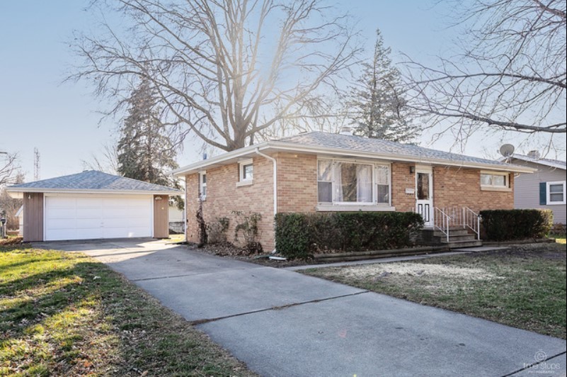 320 W State Street Property Photo
