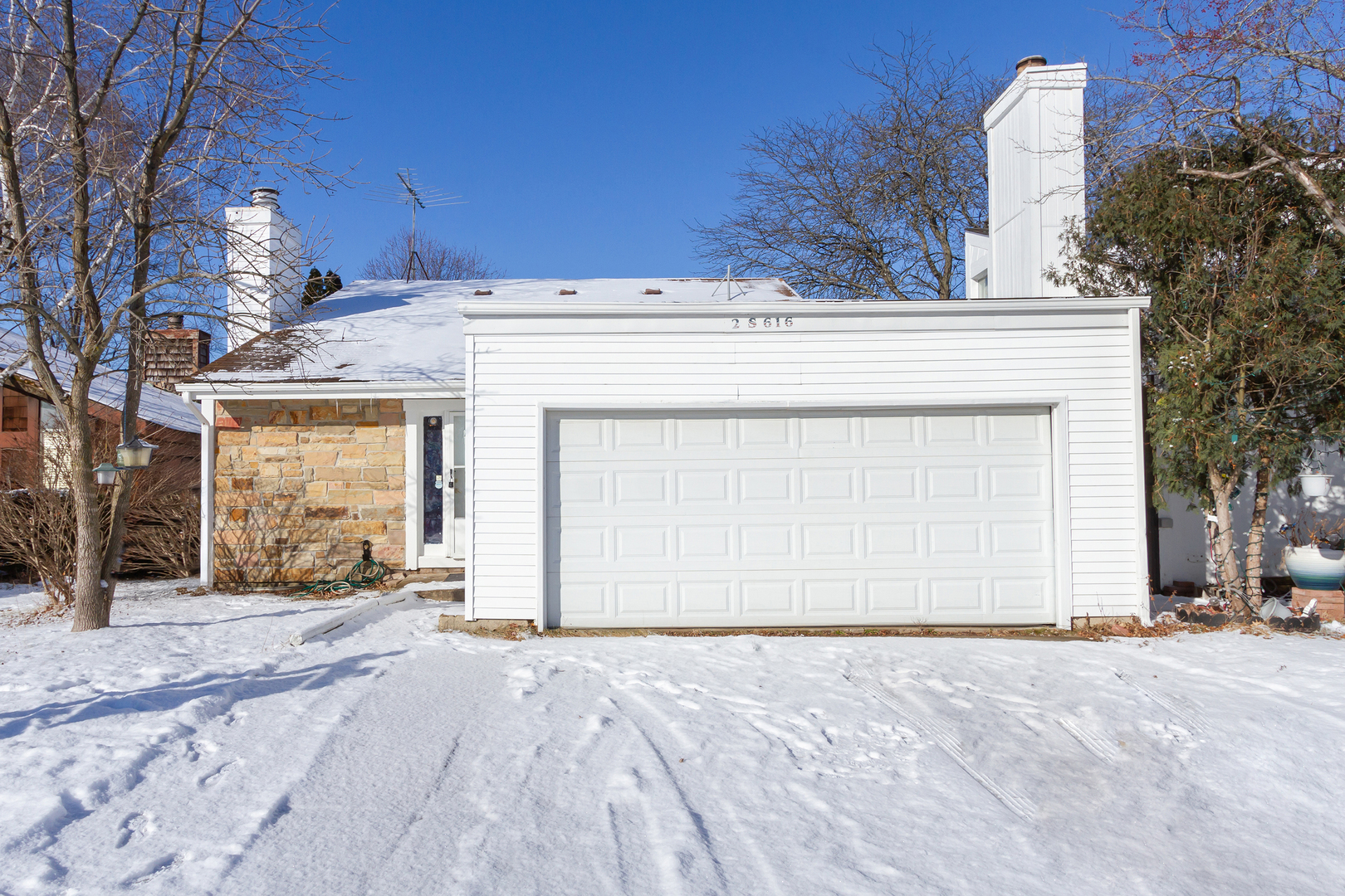 2s616 Linden Square Property Photo