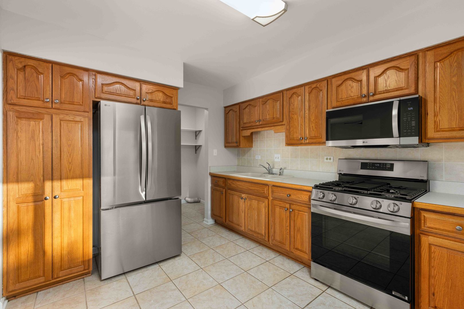 228 N Dean Drive Property Photo 8