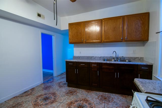 4947 W Huron Street Property Photo 12