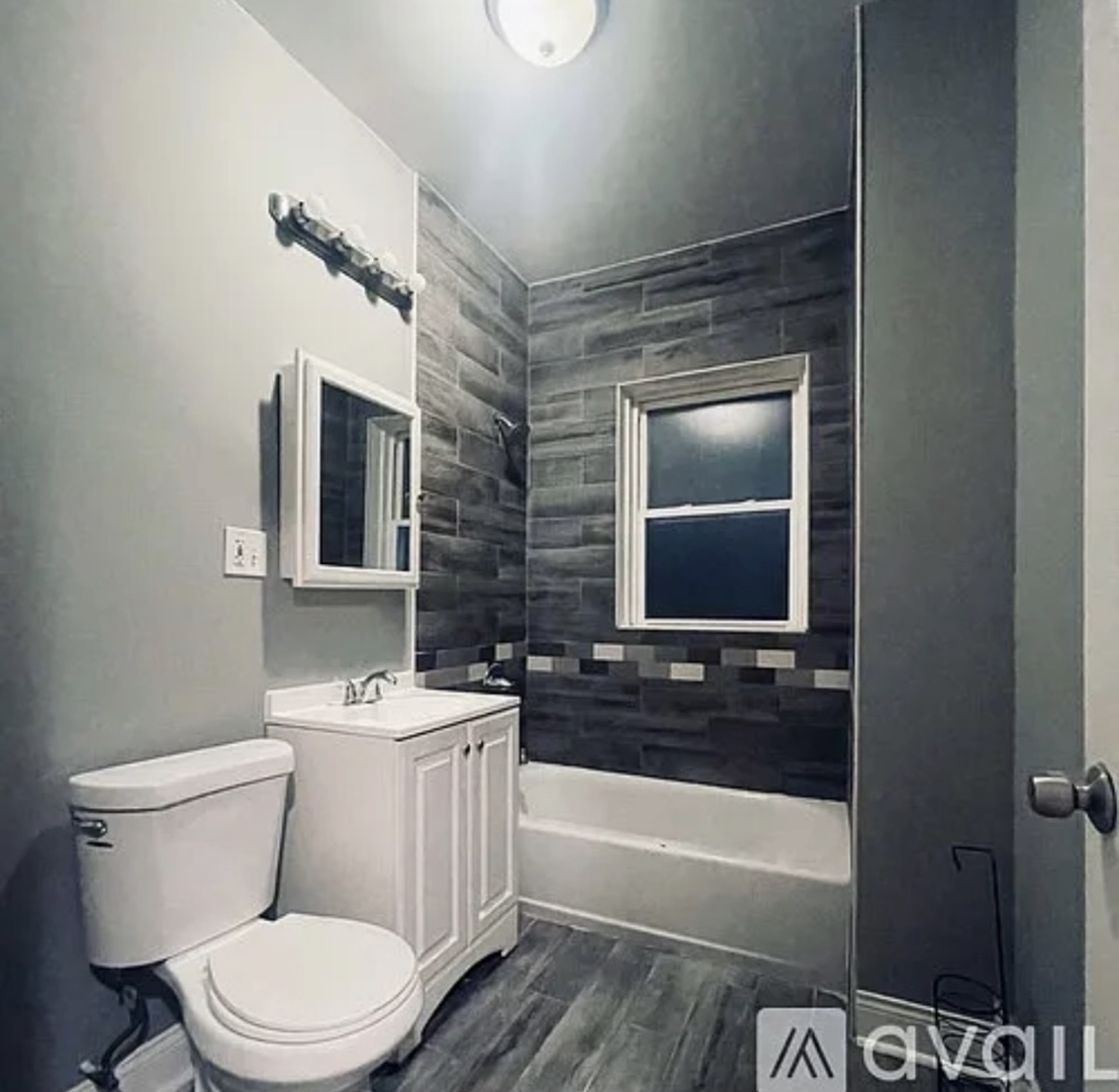 11146 S Vernon Avenue Property Photo 10