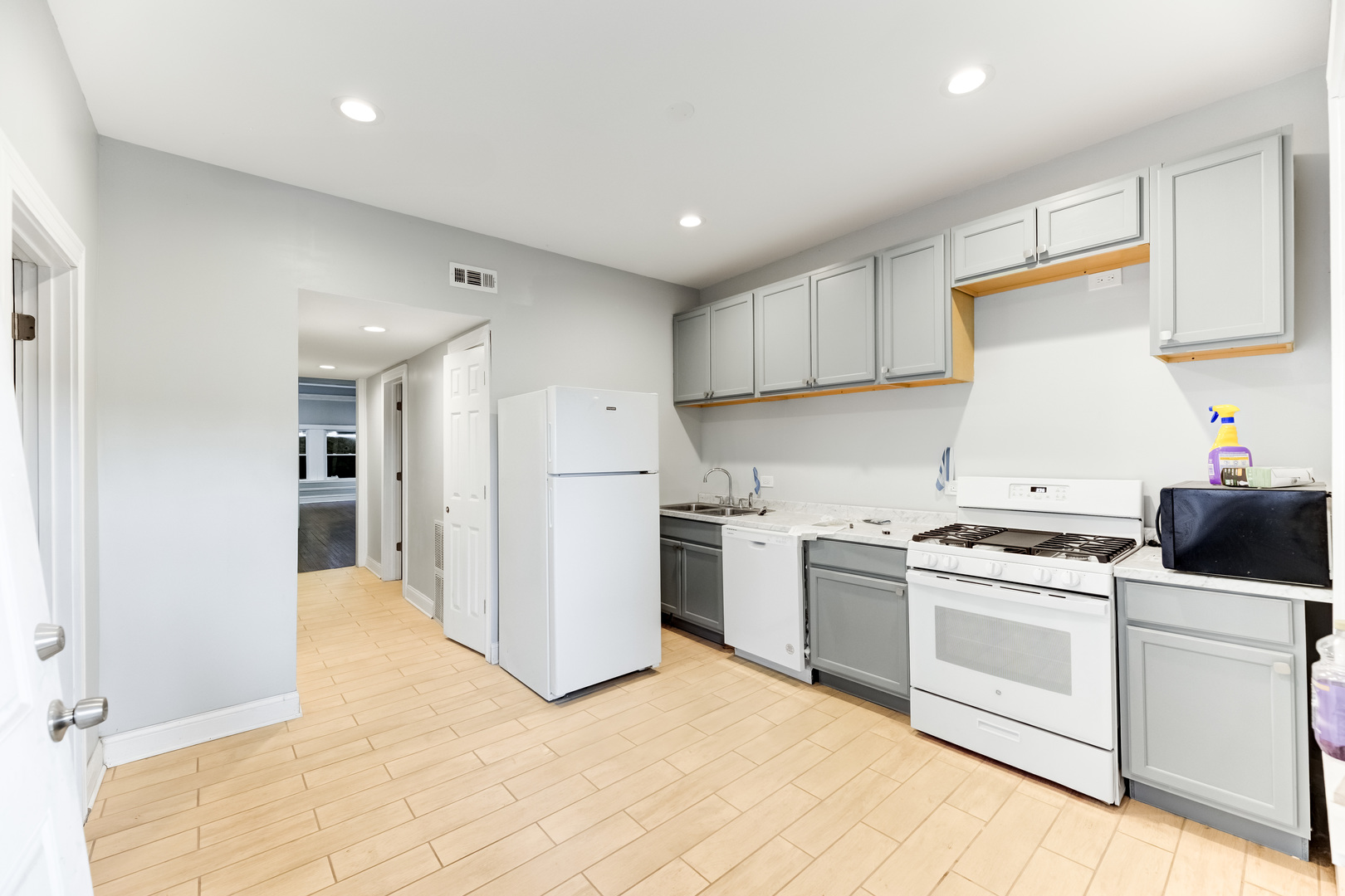 3018 W Flournoy Street Property Photo 5