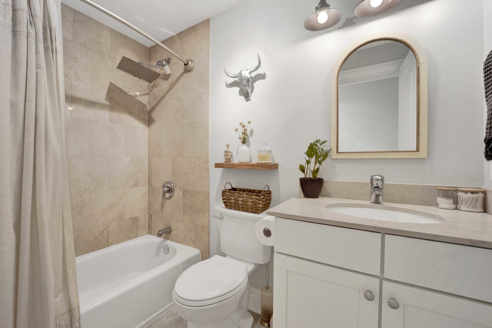 1709 N Crilly Court B Property Photo 12
