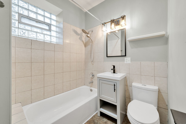 5701 S Winchester Avenue Property Photo 13