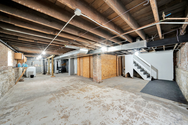 5701 S Winchester Avenue Property Photo 15