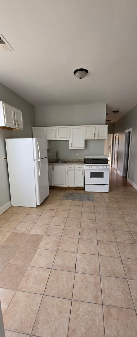 5357 S Honore Street Property Photo 8
