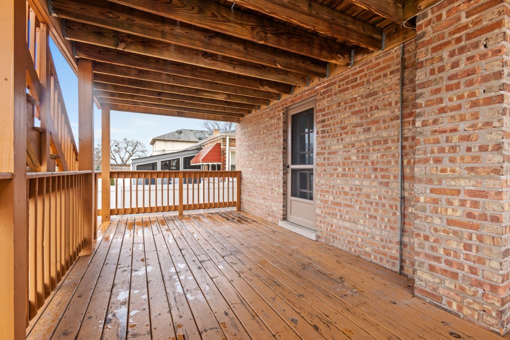 5623 S Newcastle Avenue Property Photo 8