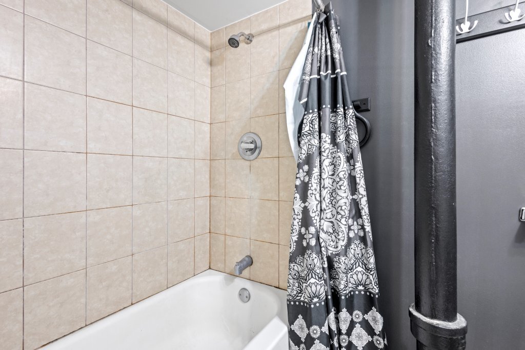 5623 S Newcastle Avenue Property Photo 13