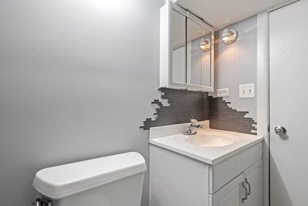 5623 S Newcastle Avenue Property Photo 14