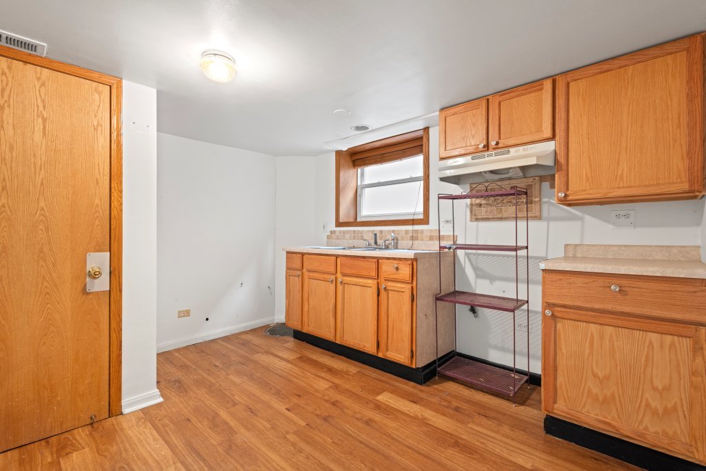 5623 S Newcastle Avenue Property Photo 15
