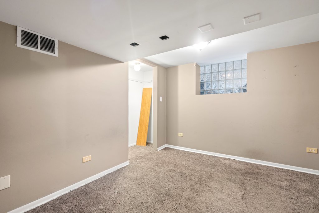 5623 S Newcastle Avenue Property Photo 19