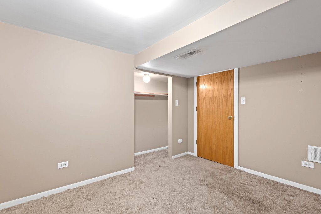 5623 S Newcastle Avenue Property Photo 20
