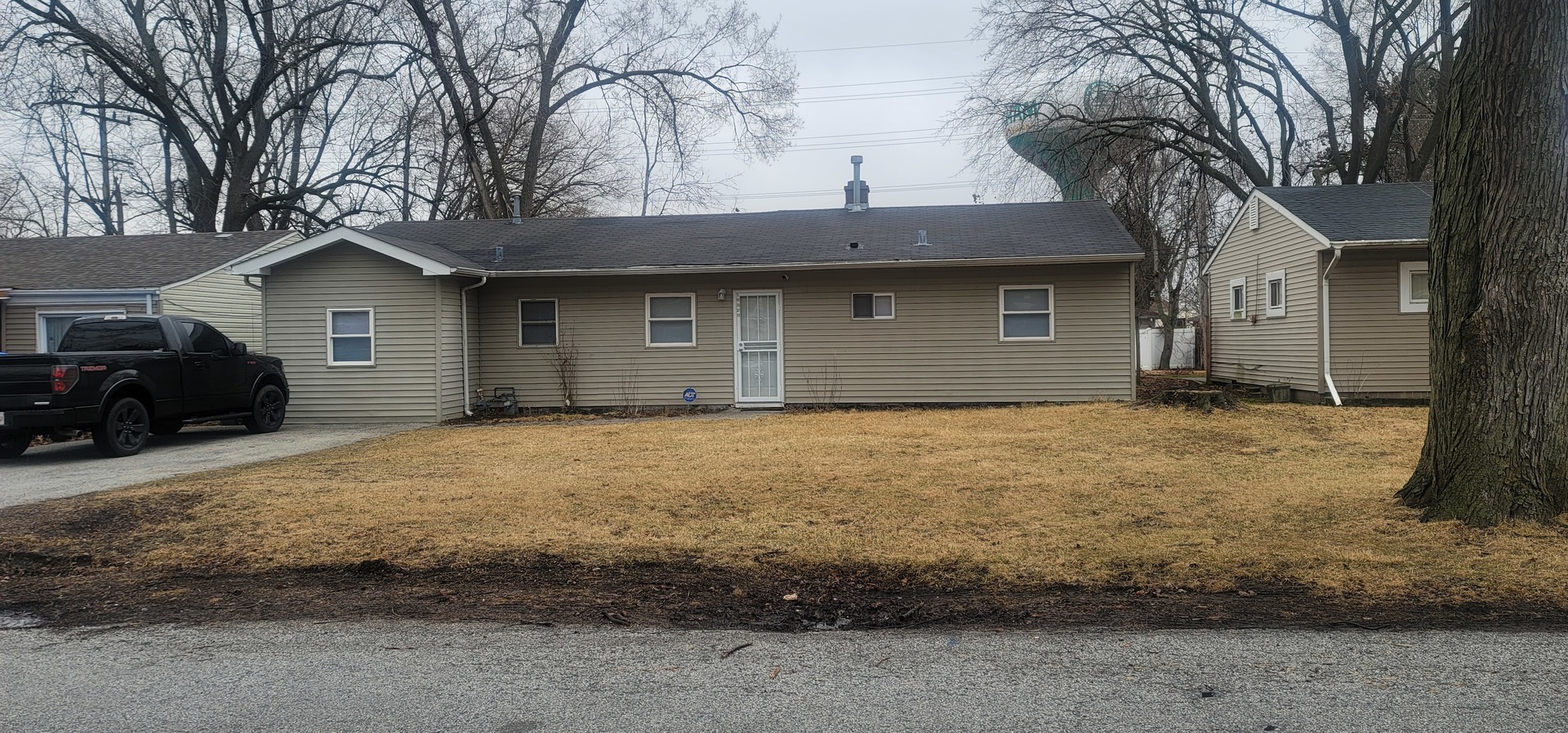 16323 Sawyer Avenue Property Photo