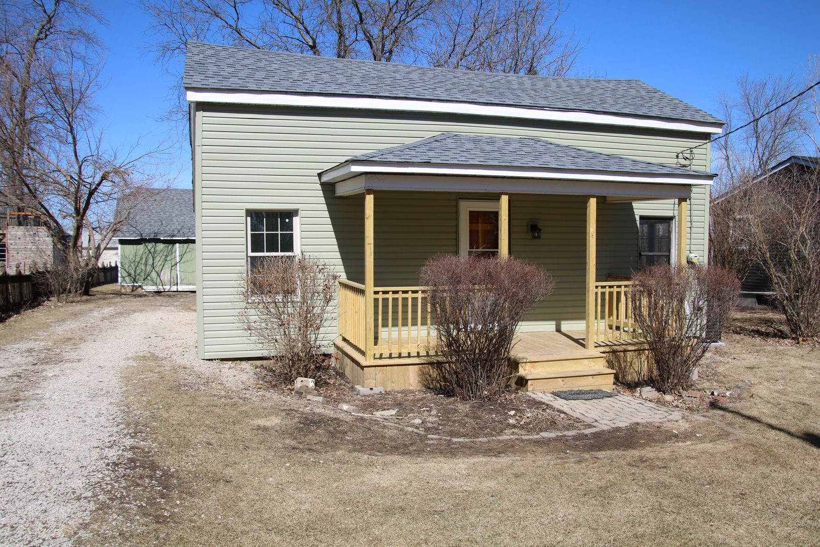 405 E Broadway Street Property Photo