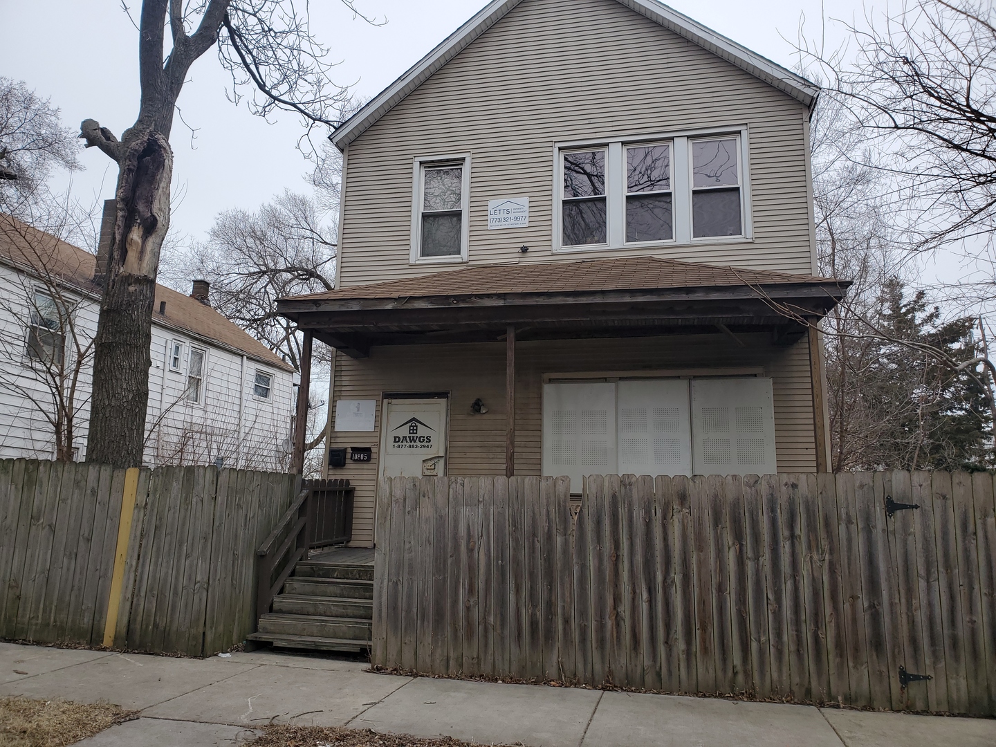 10805 S Hoxie Avenue Property Photo 2