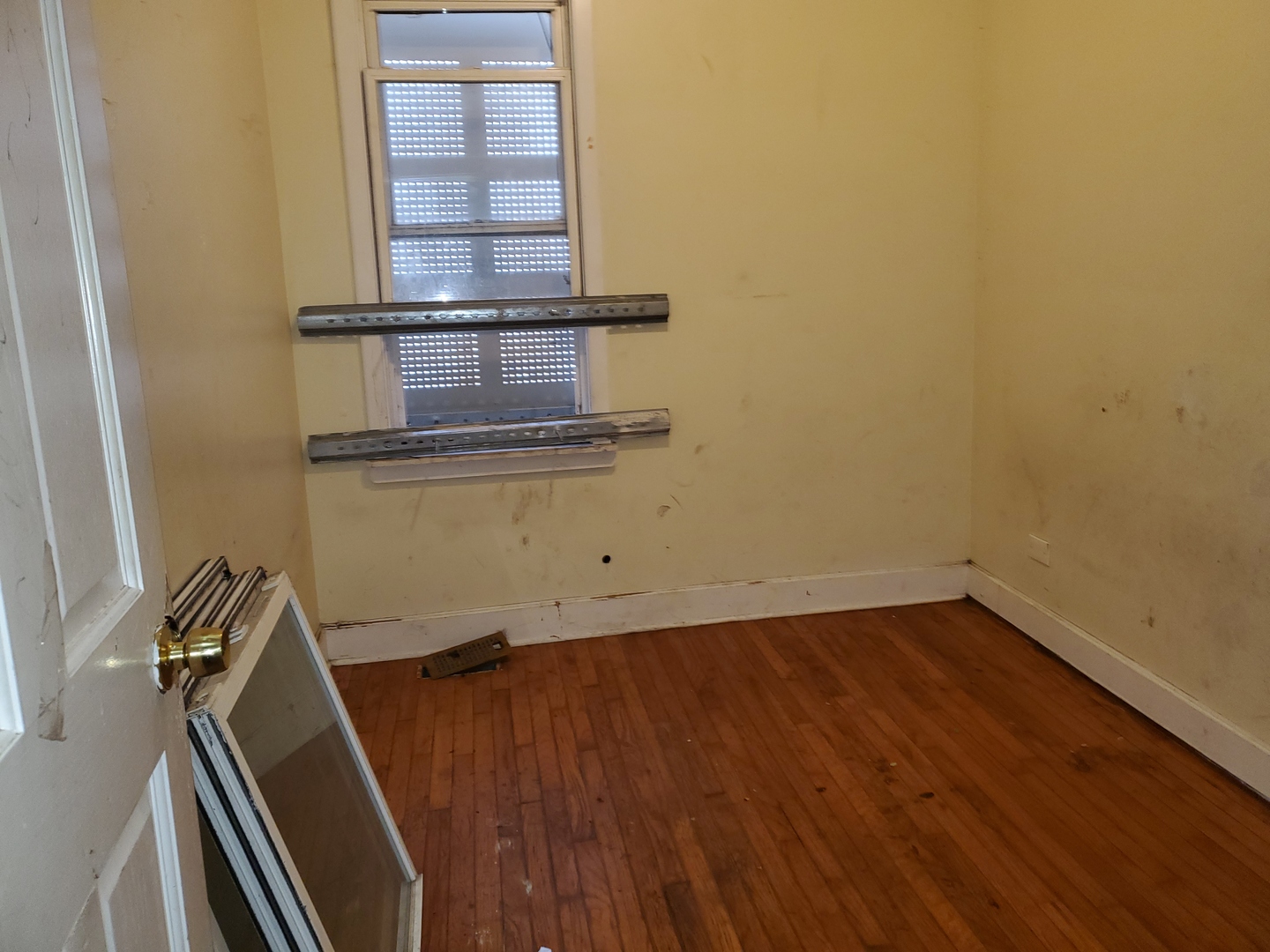 10805 S Hoxie Avenue Property Photo 6