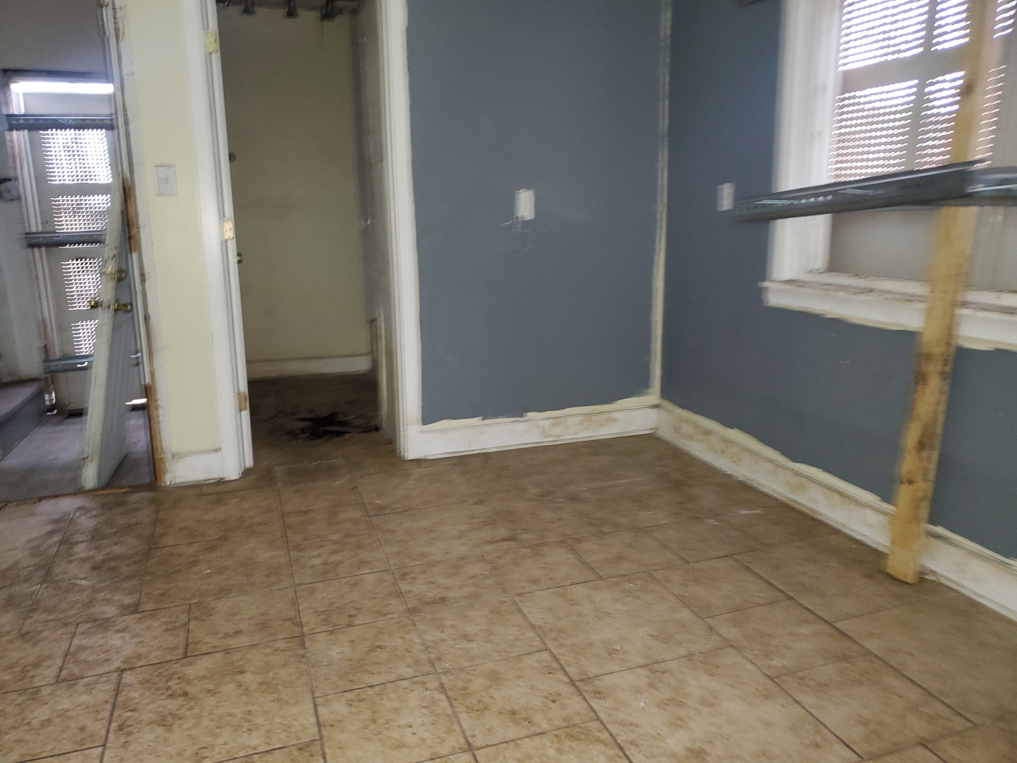 10805 S Hoxie Avenue Property Photo 7