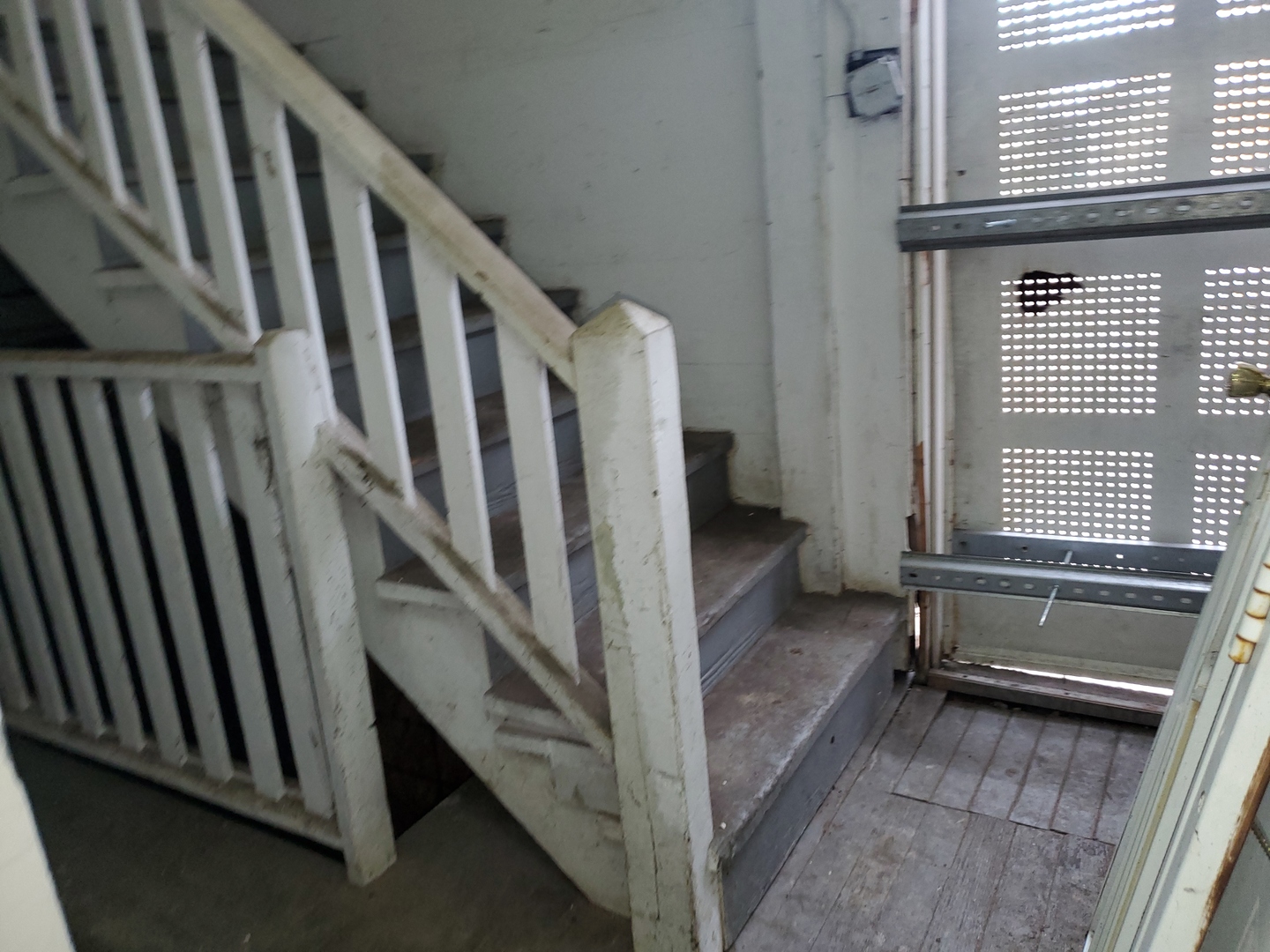10805 S Hoxie Avenue Property Photo 11