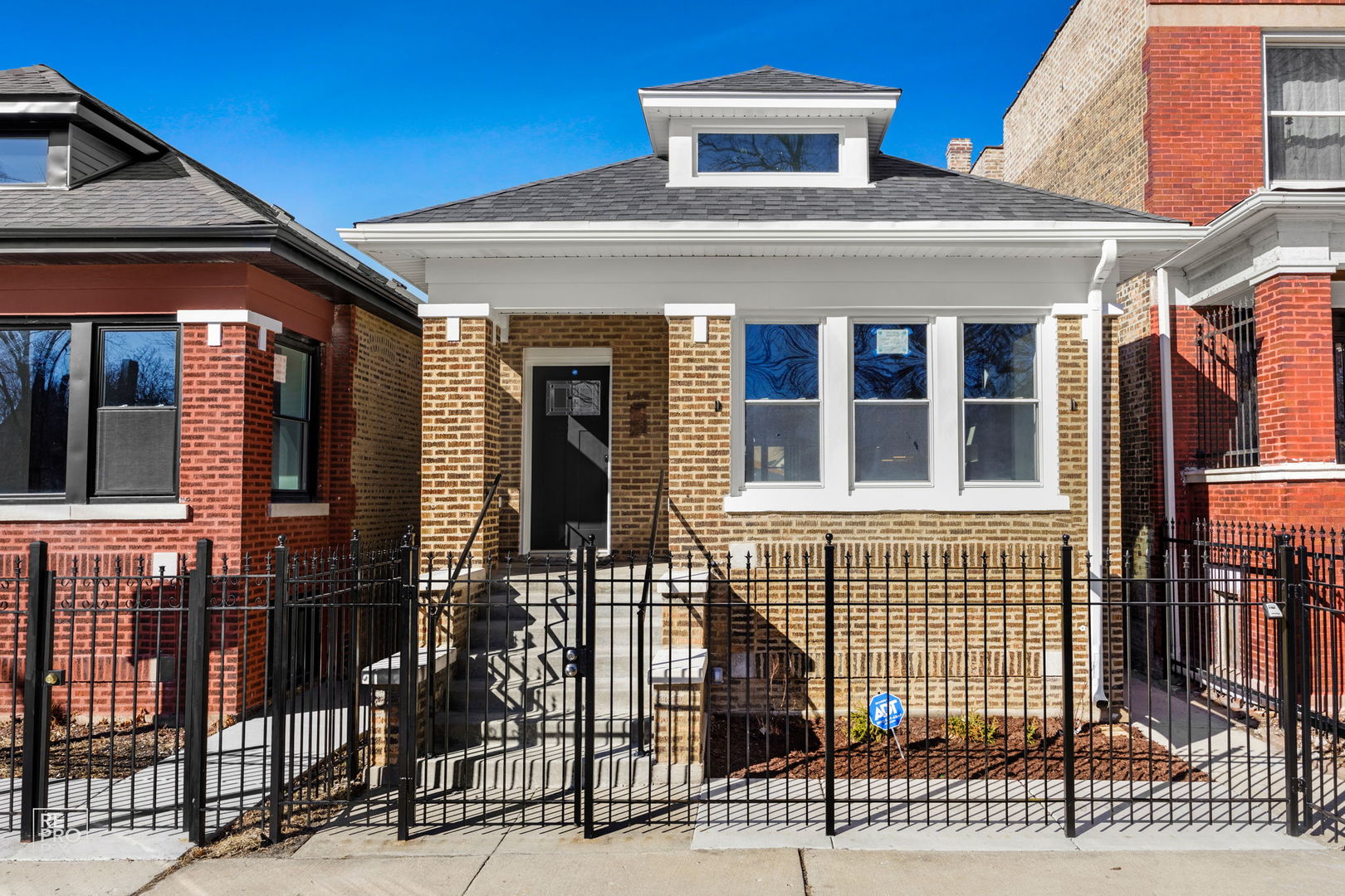 2240 W Garfield Boulevard Property Photo