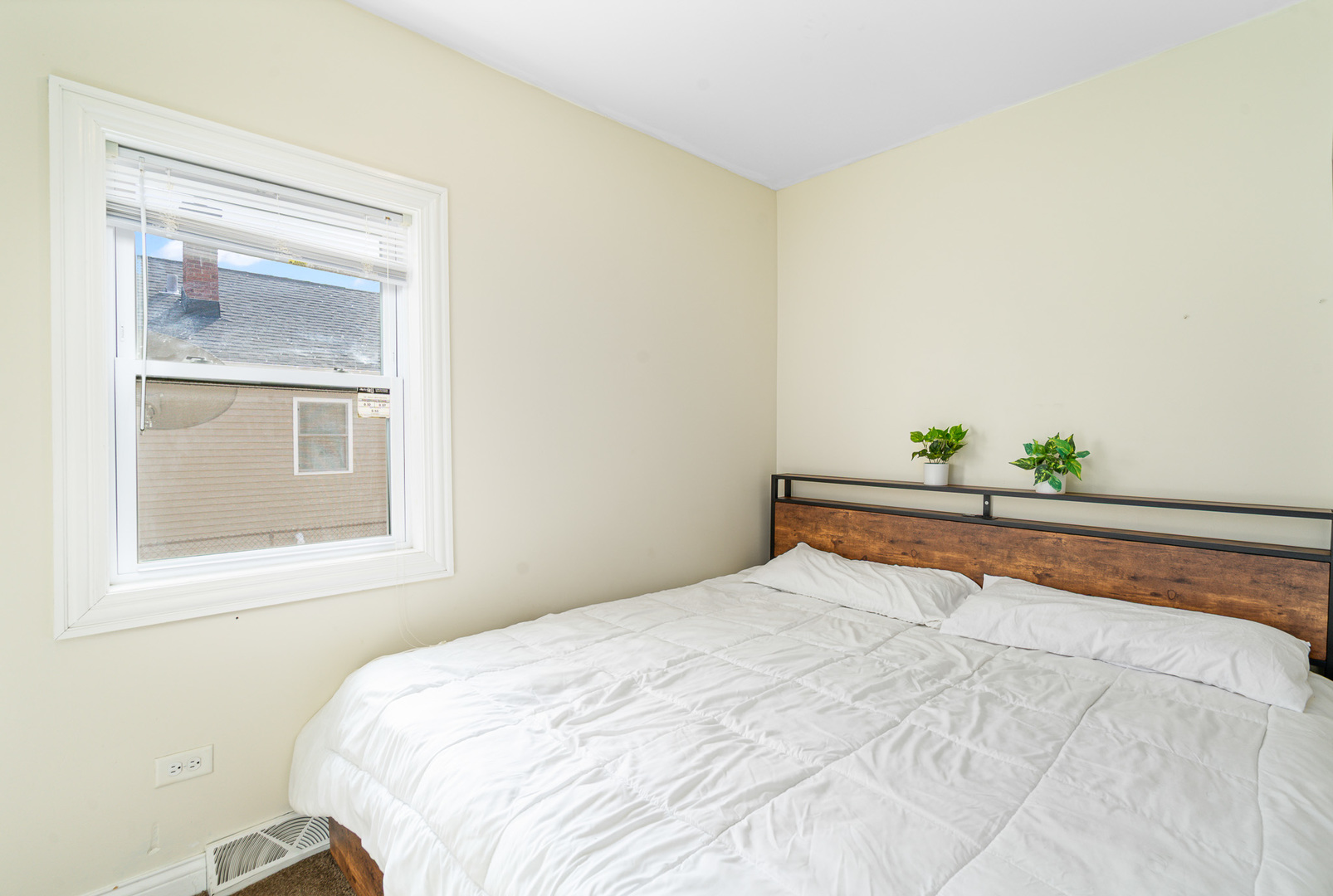 12842 Winchester Avenue Property Photo 7
