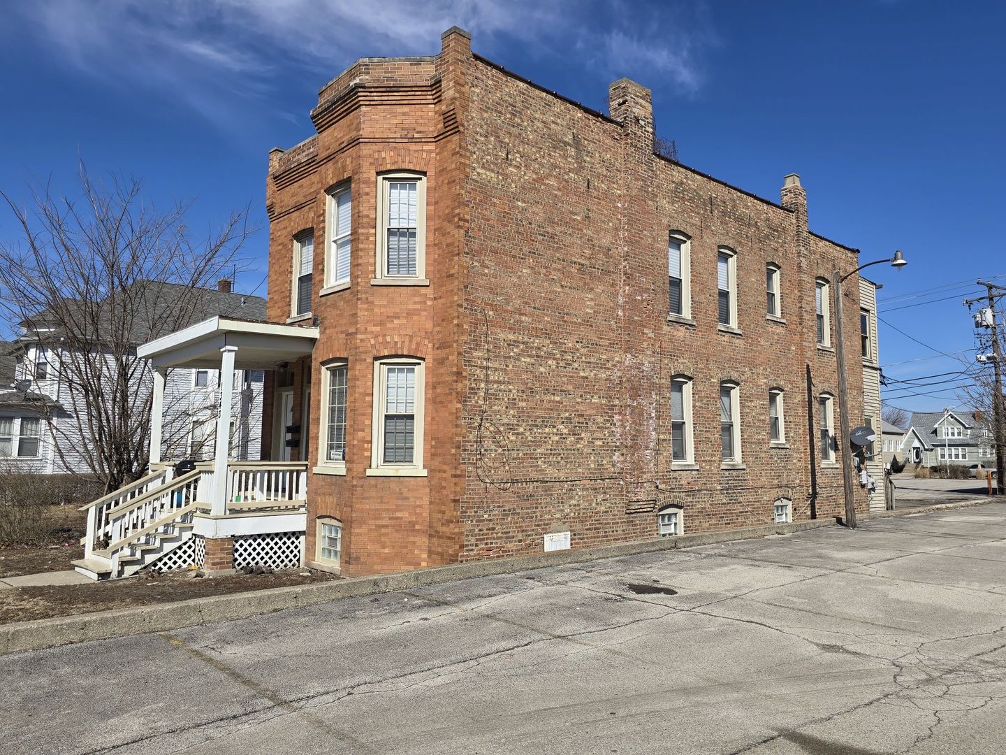 1343 Vincennes Avenue Property Photo 3