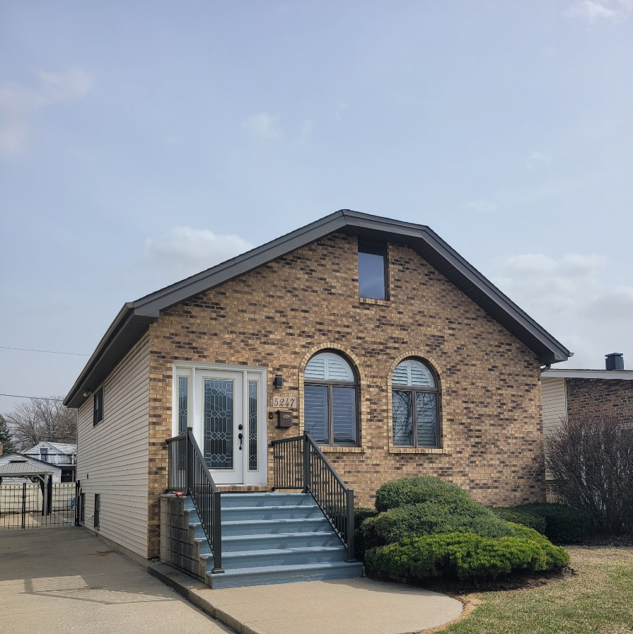 5247 S Neva Avenue Property Photo 1