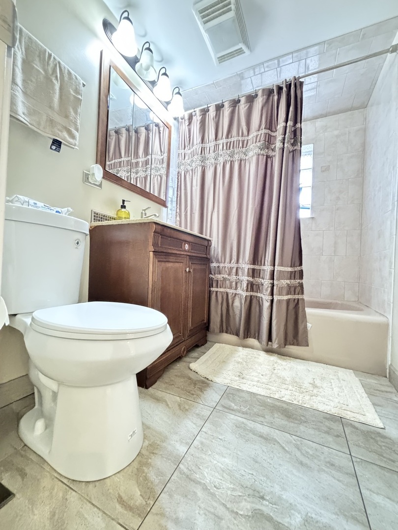 5247 S Neva Avenue Property Photo 10