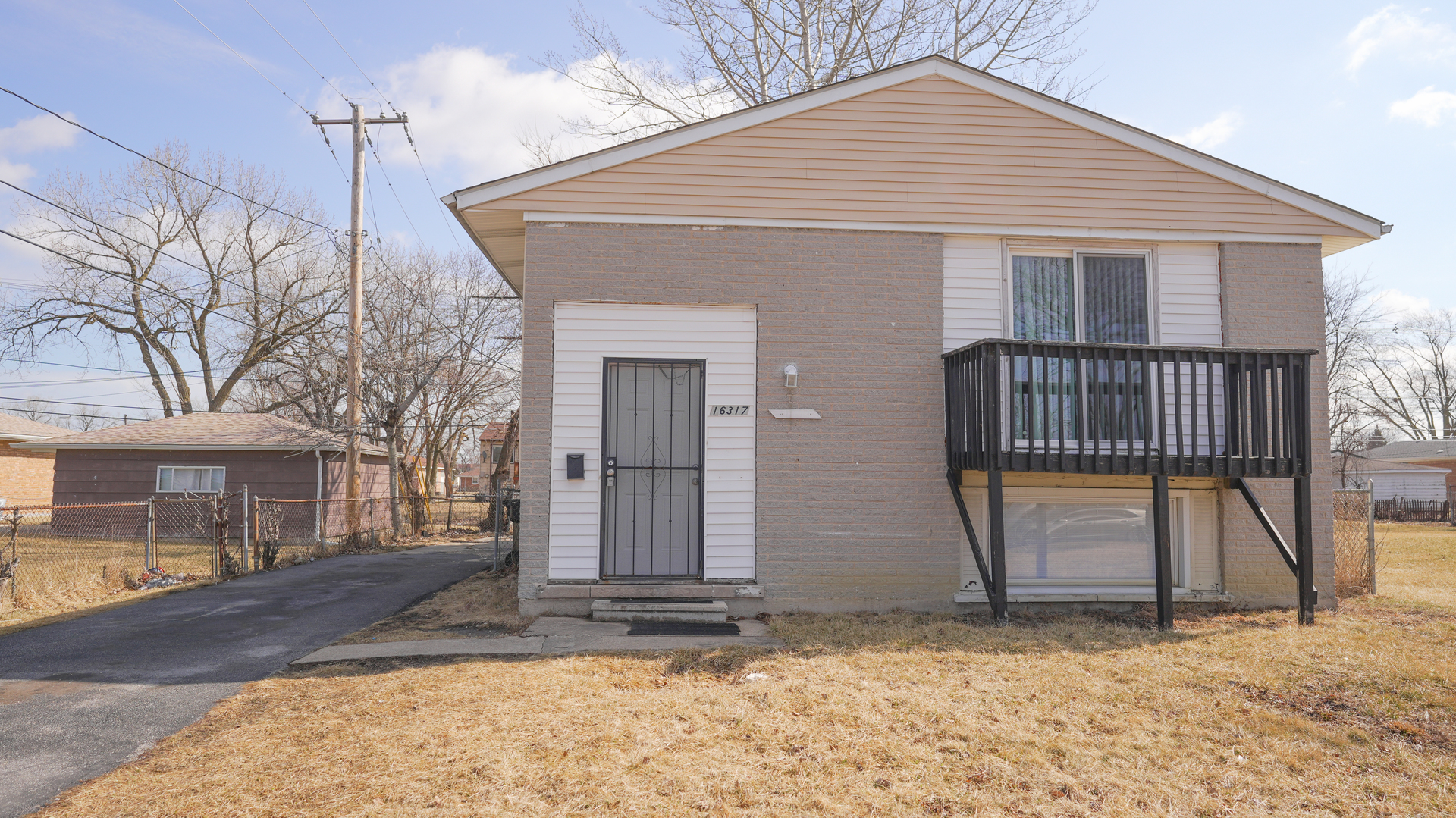 16317 Marshfield Avenue Property Photo