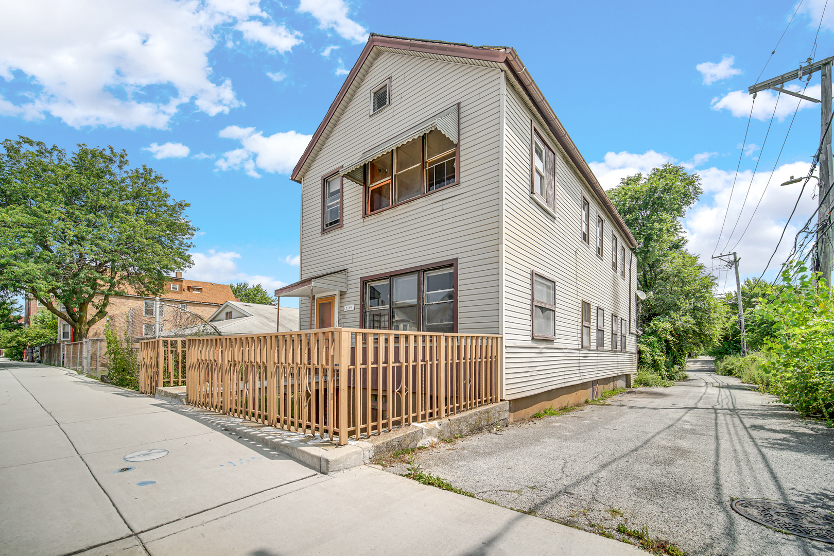 9143 S Brandon Street Property Photo 3