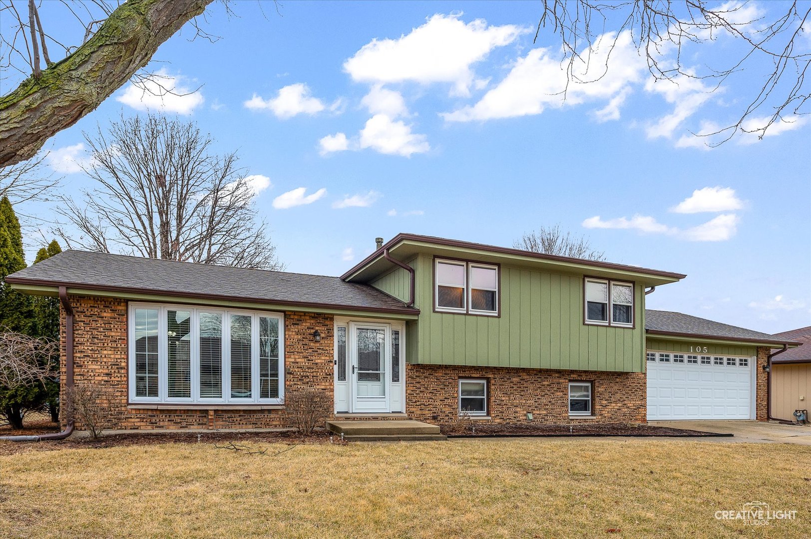105 N Menominee Drive Property Photo 2