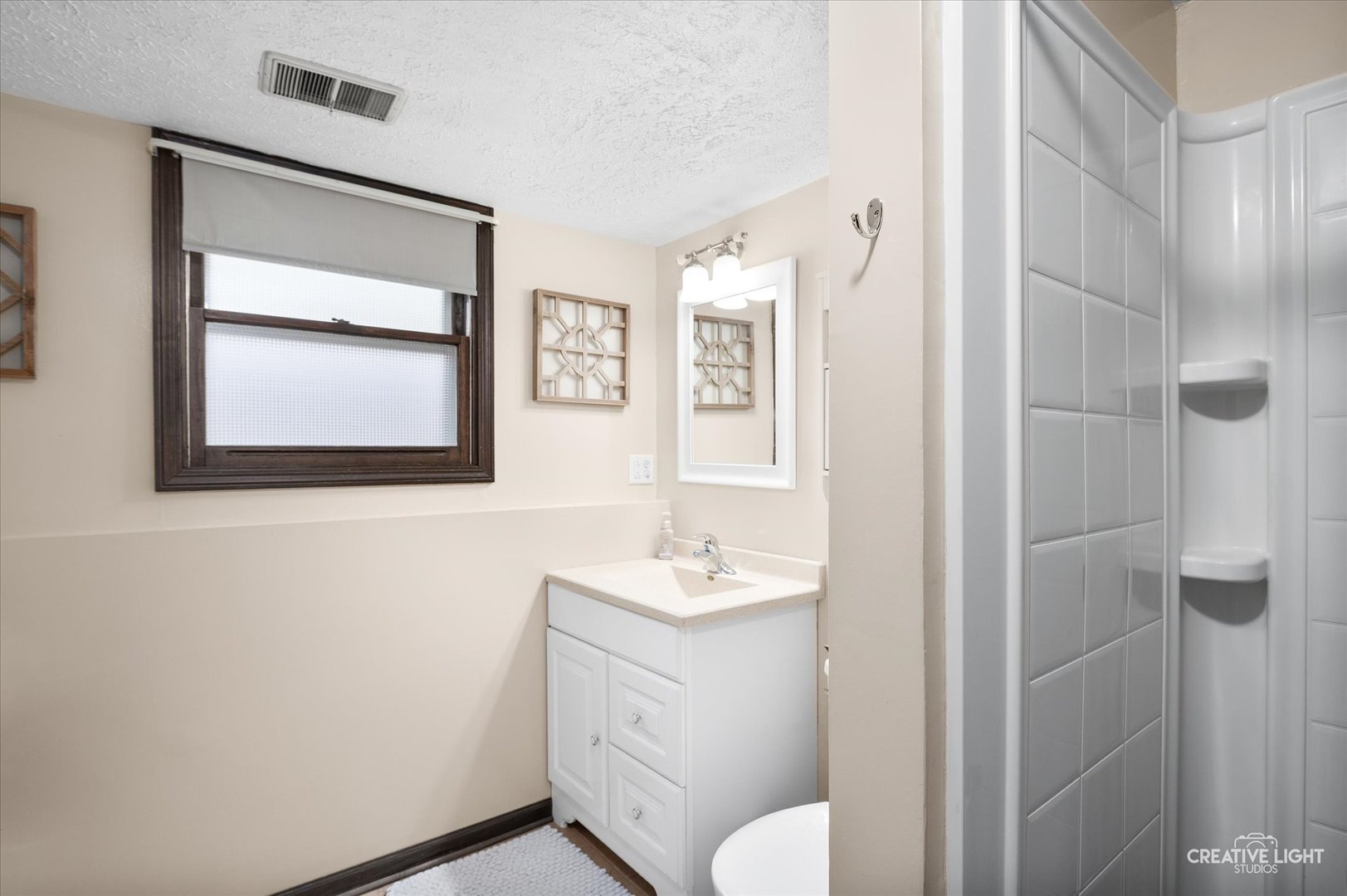 105 N Menominee Drive Property Photo 11
