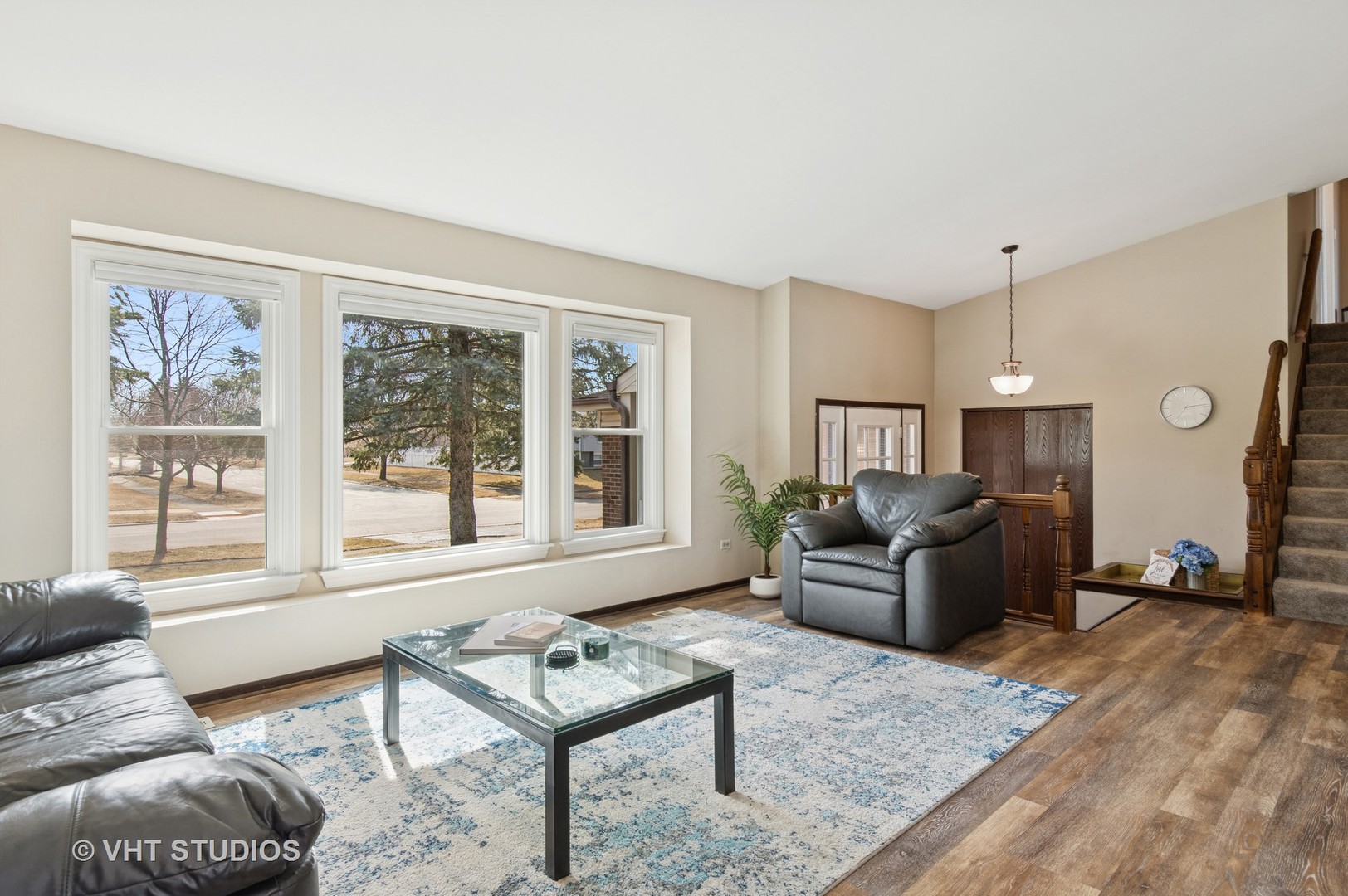 560 Whitehall Way Property Photo 3