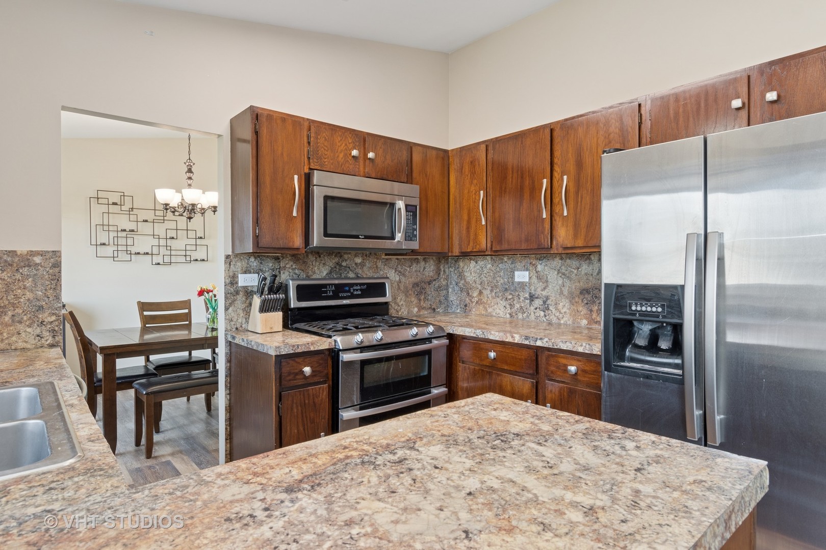560 Whitehall Way Property Photo 4