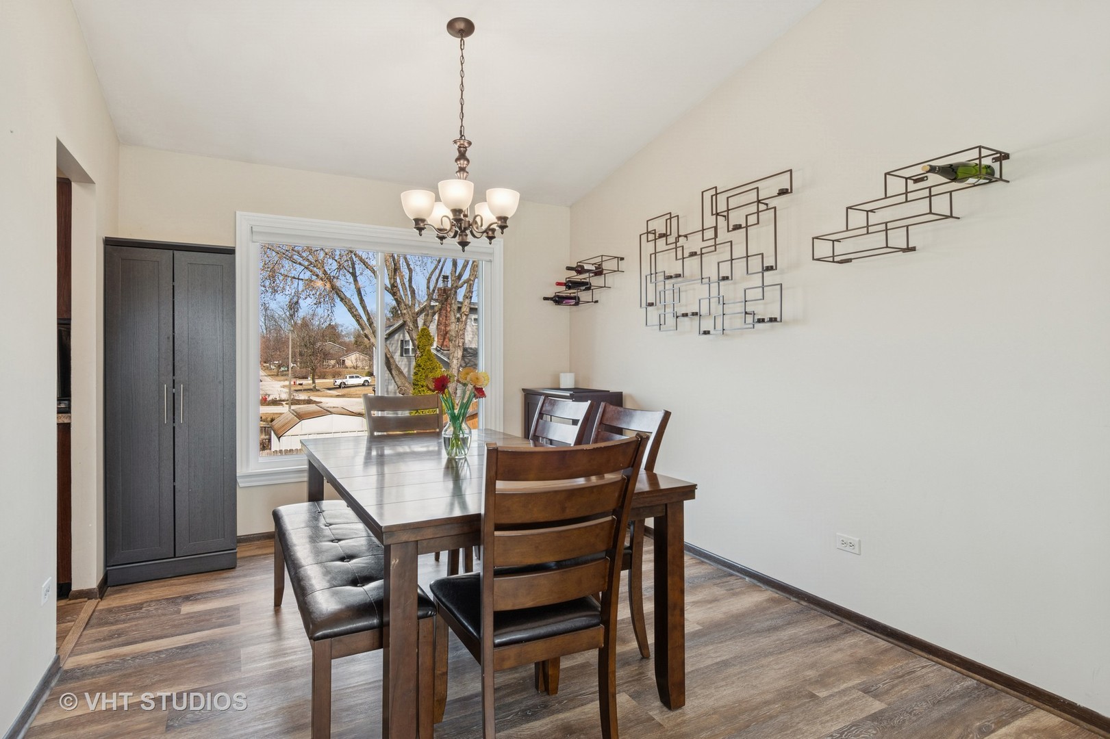 560 Whitehall Way Property Photo 7