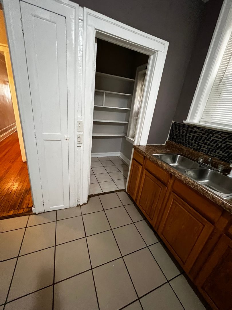 8124 S Maryland Avenue Property Photo 6
