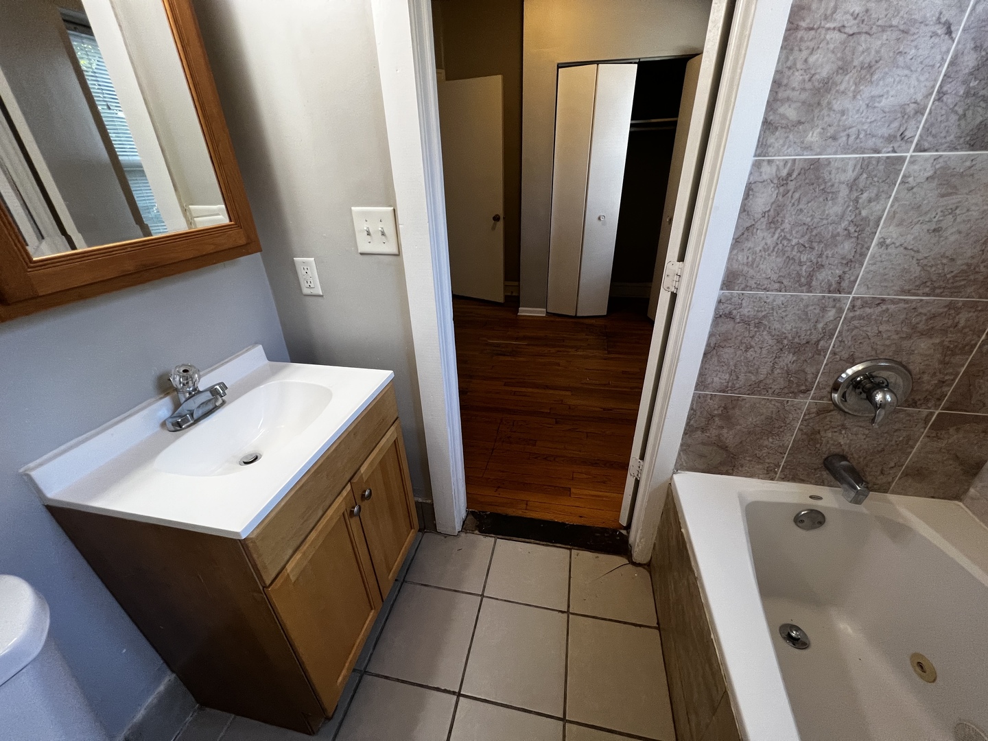 8124 S Maryland Avenue Property Photo 8