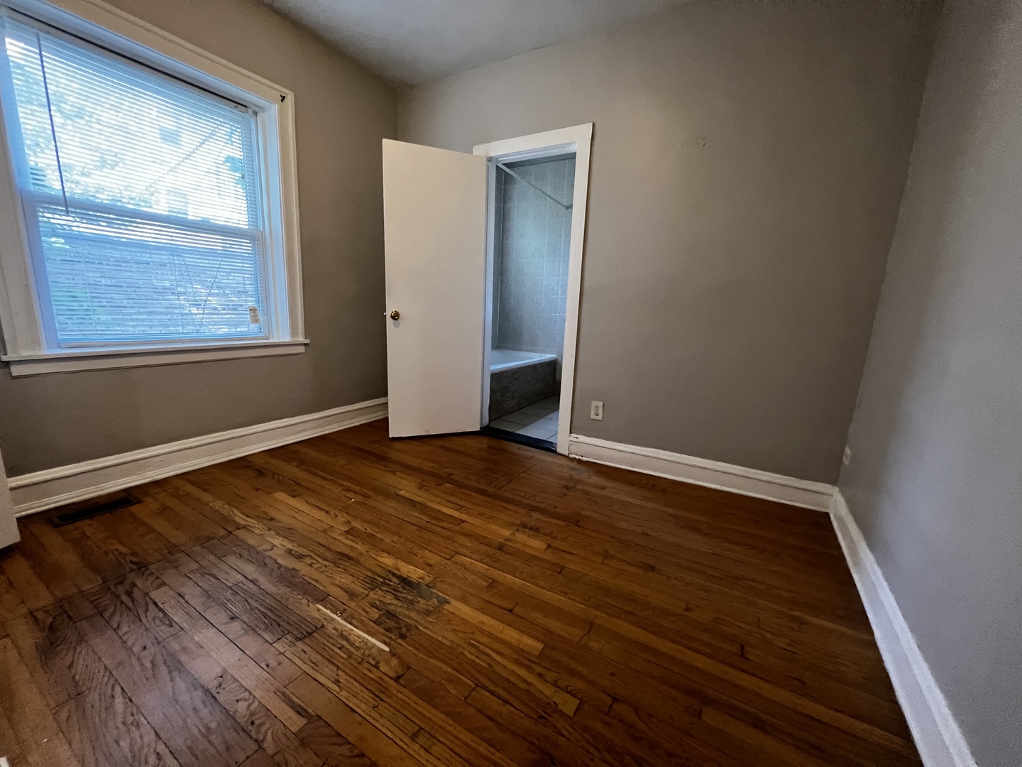 8124 S Maryland Avenue Property Photo 11