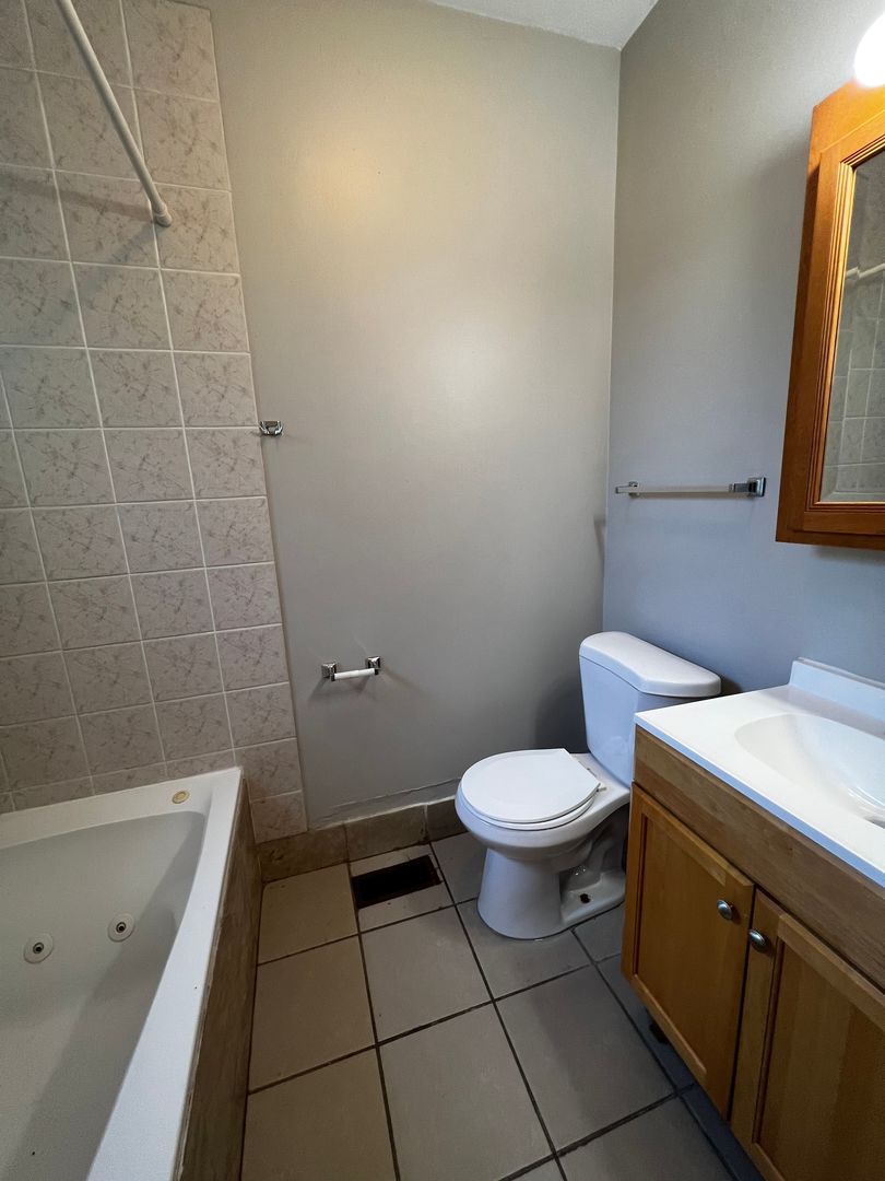 8124 S Maryland Avenue Property Photo 12