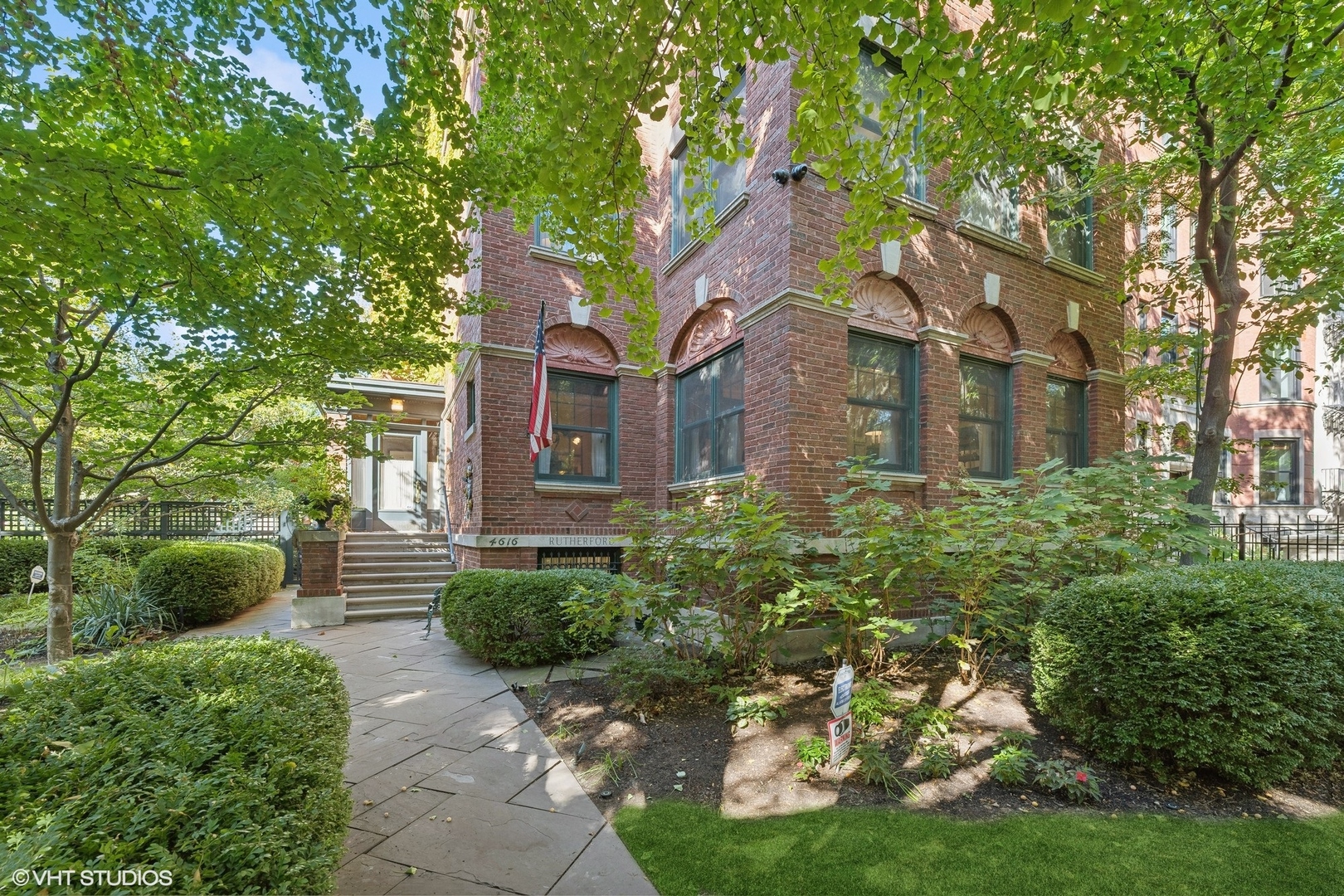 4612 N Magnolia Avenue Property Photo 1