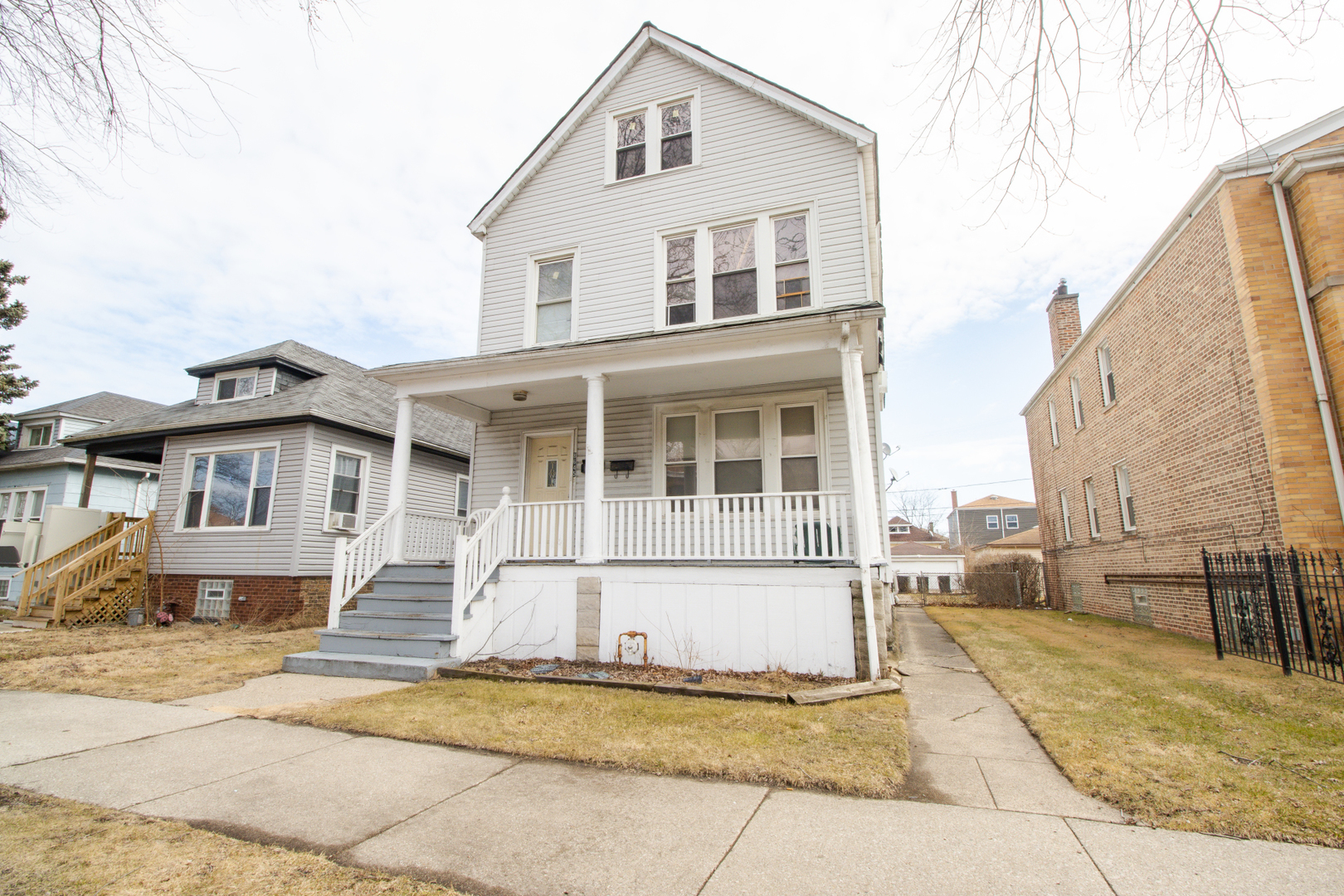 8645 S Essex Avenue Property Photo 1