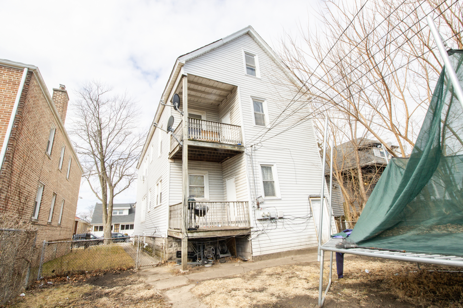 8645 S Essex Avenue Property Photo 3
