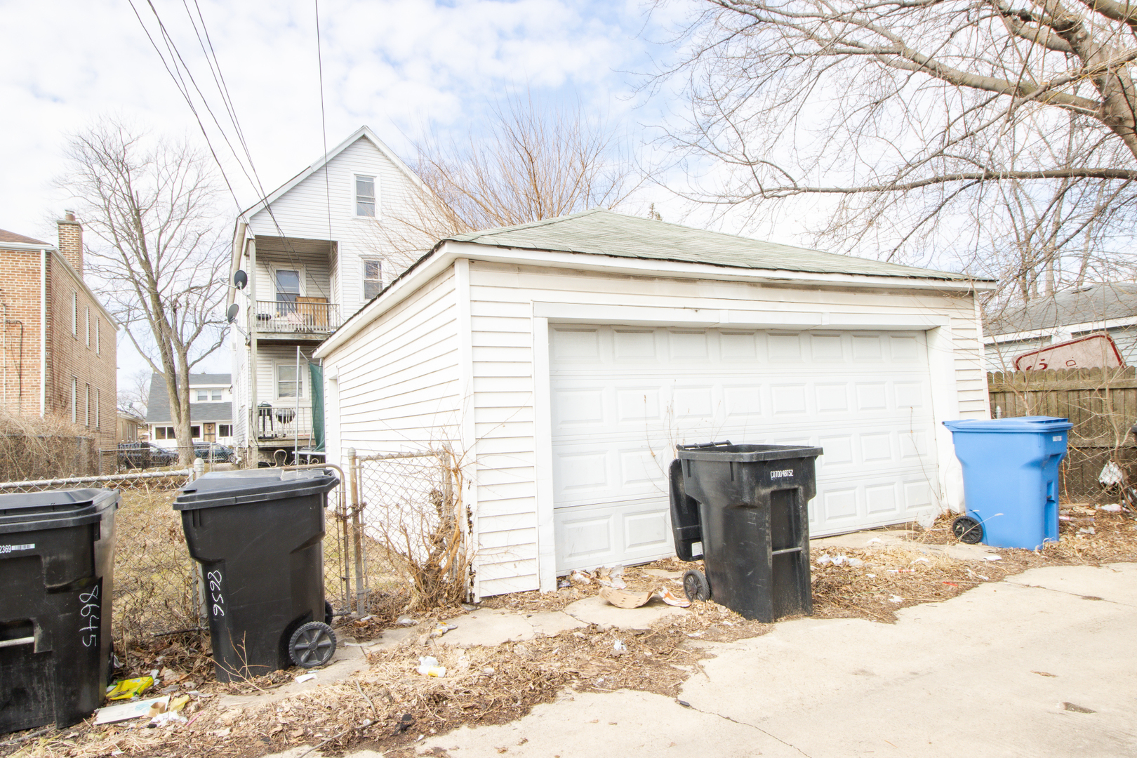 8645 S Essex Avenue Property Photo 4